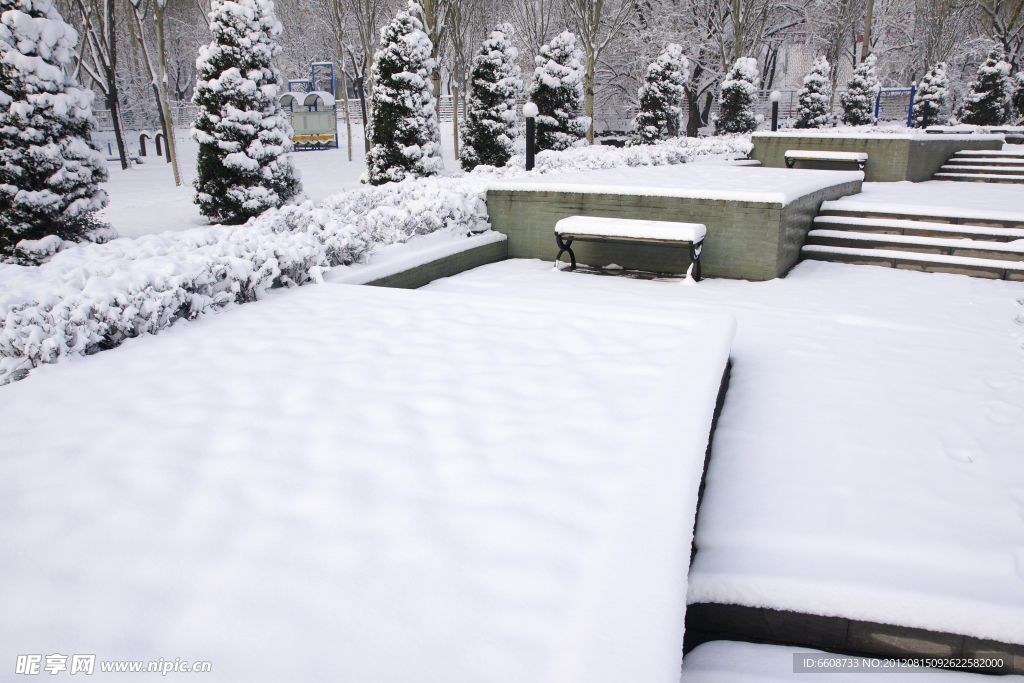 公园雪景