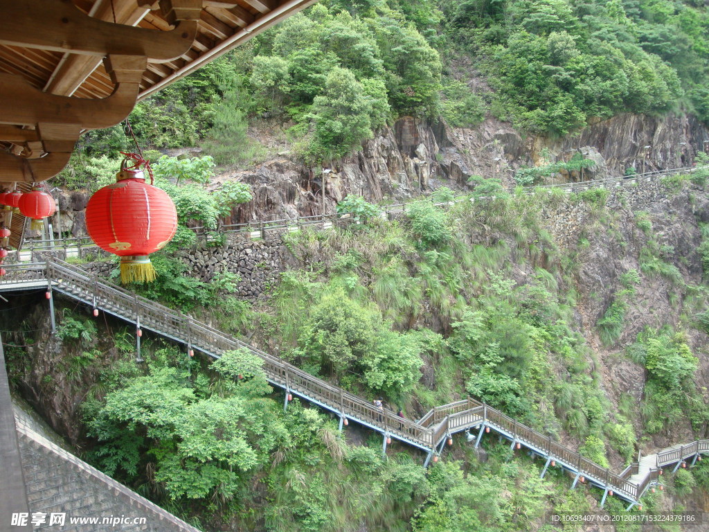 山间栈道