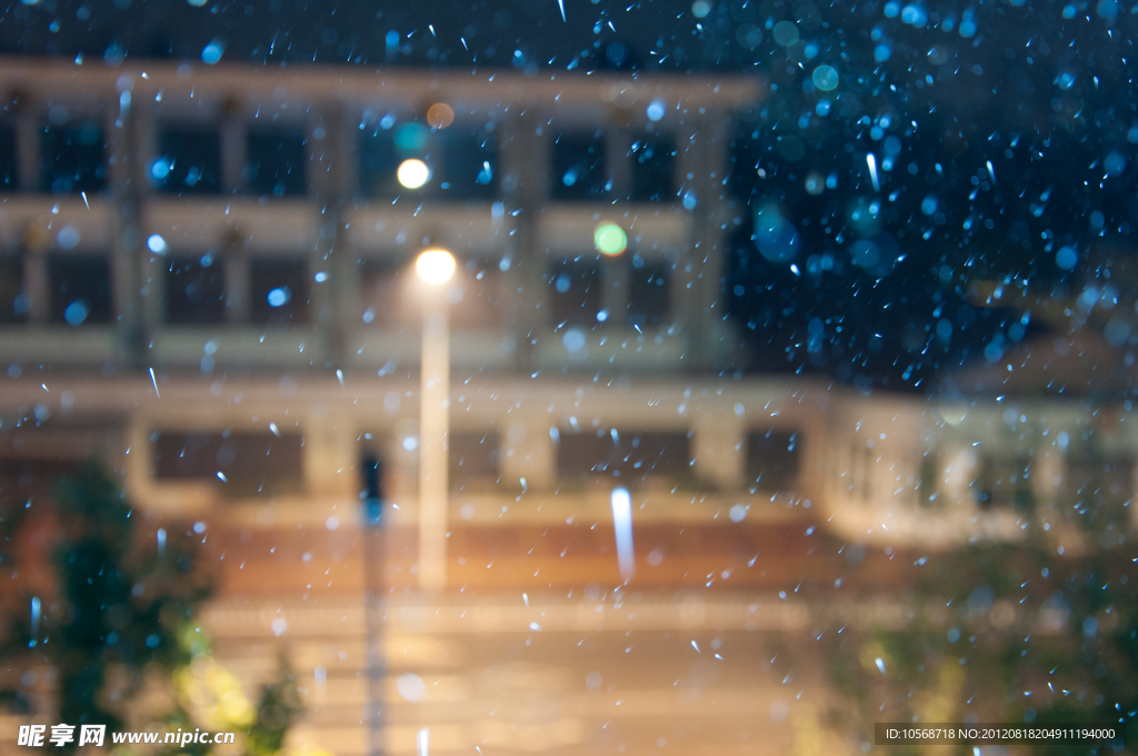 蓝色雨滴
