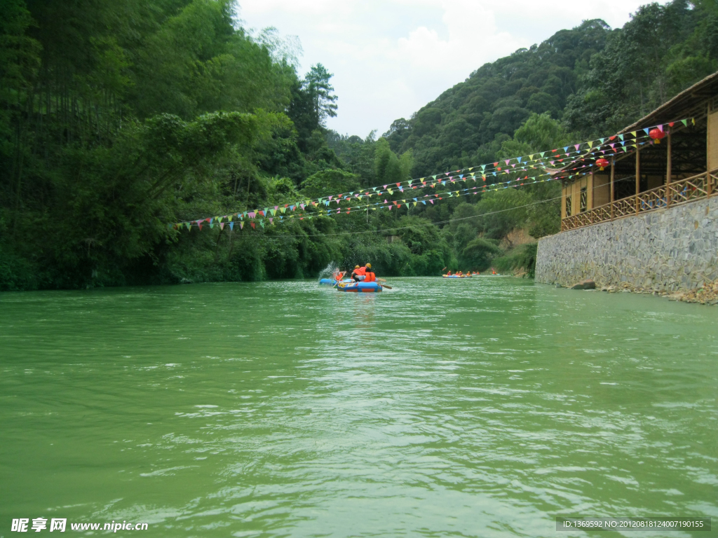 上堡大峡谷漂流