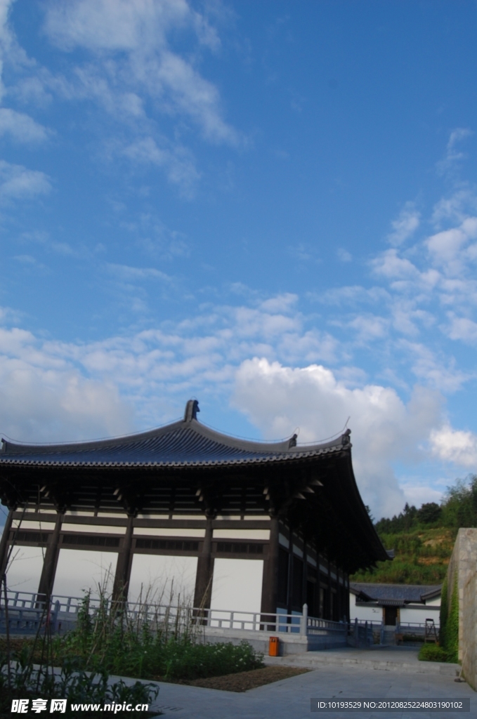 梓路寺 蓝天白云