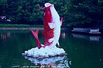 湖中雕像