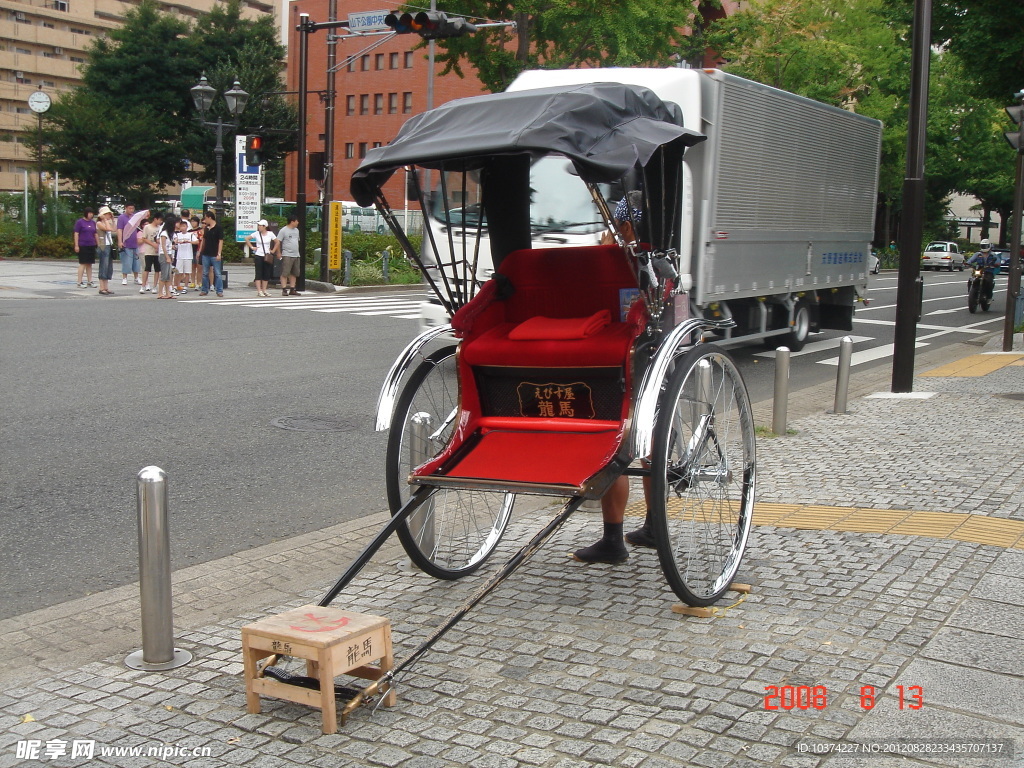 日本街边黄包车