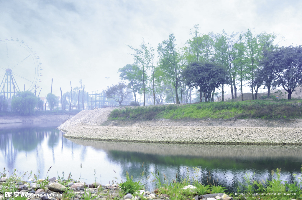 绿树小河