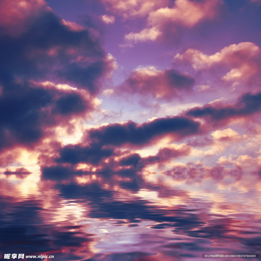 云彩倒影 水光接天