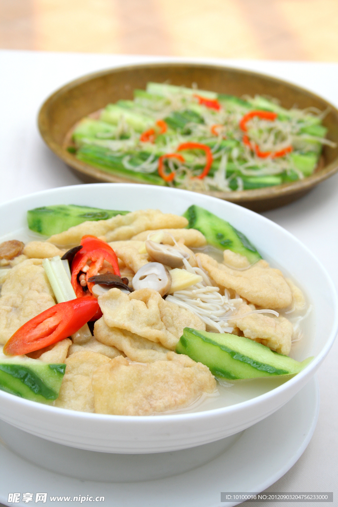 金菇粉丝浸鱼付