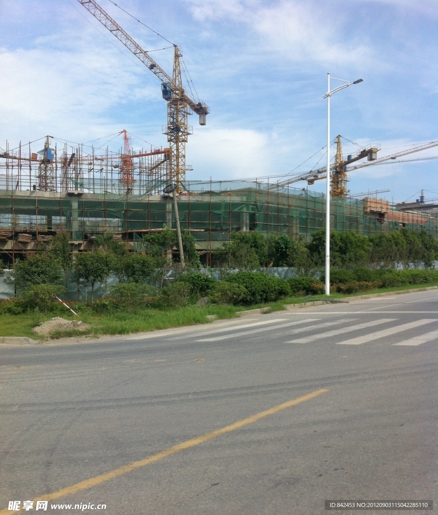 建筑工地 吊车