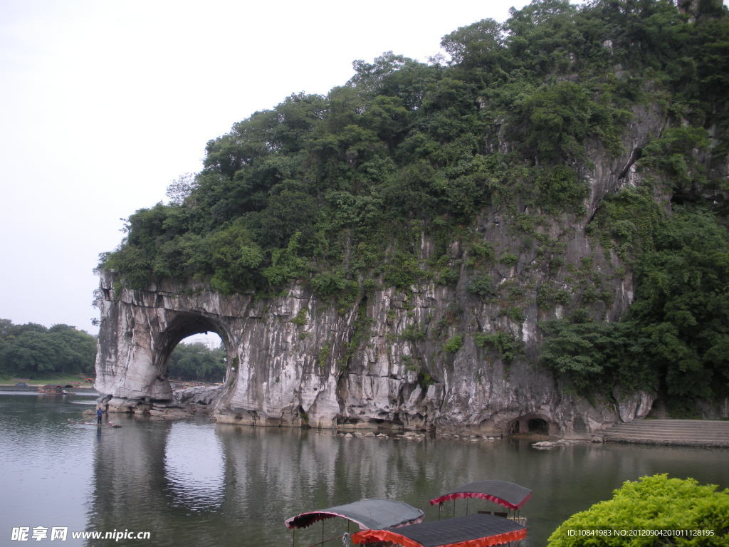 河中石洞