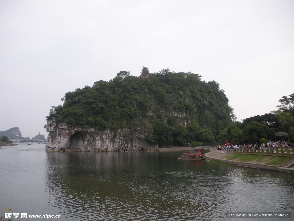 河中小岛