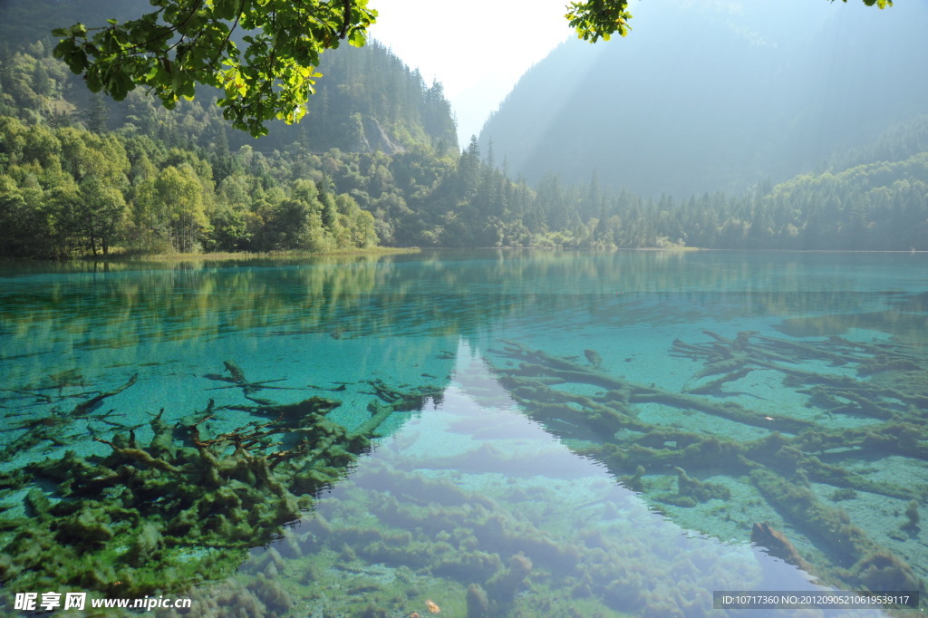 九寨沟湖水