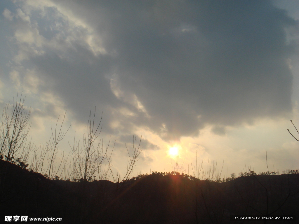 邑蒙山 山村 日落