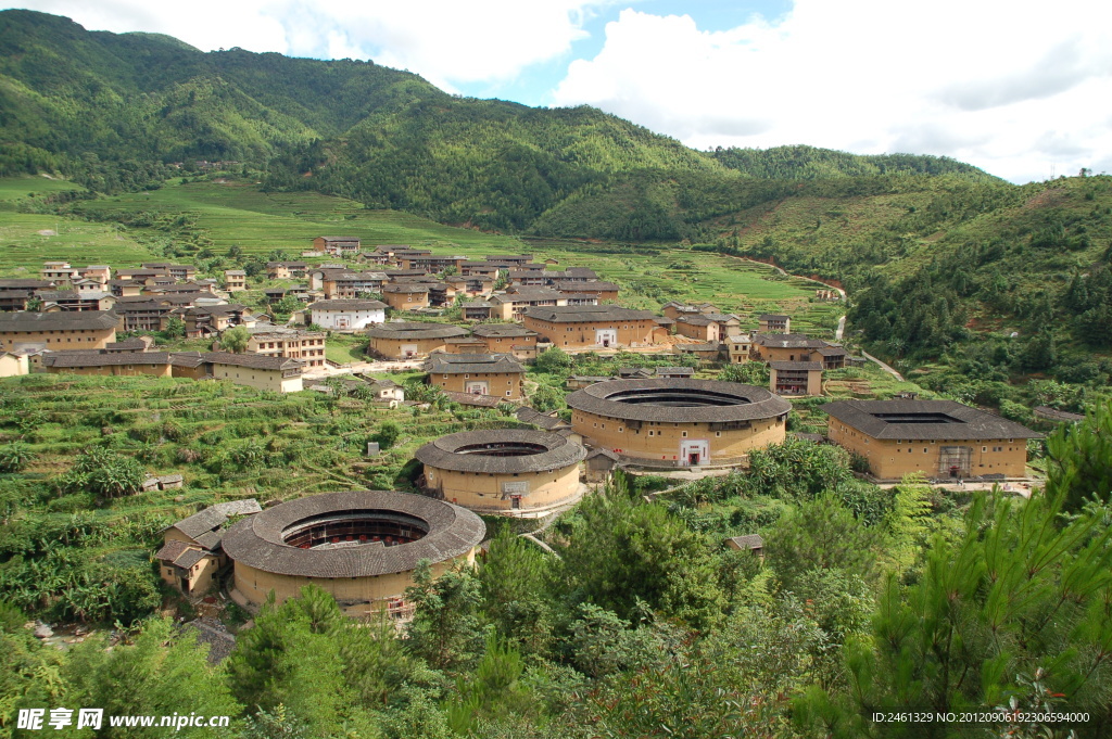 福建初溪土楼群