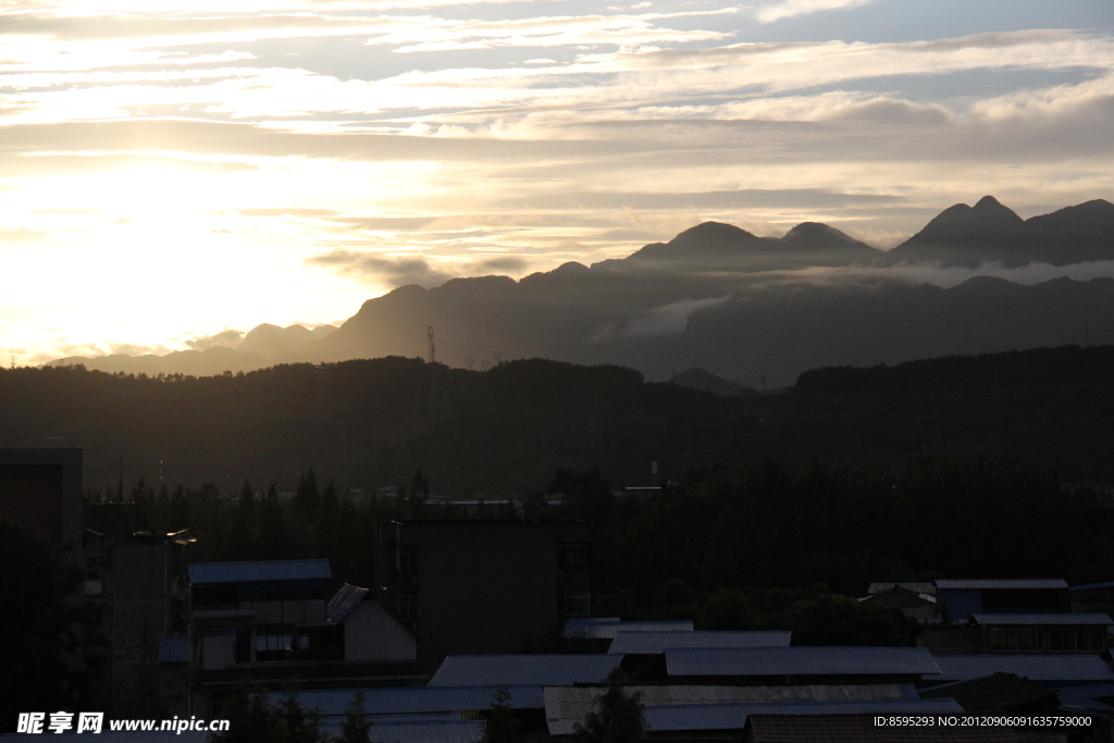 层云层山