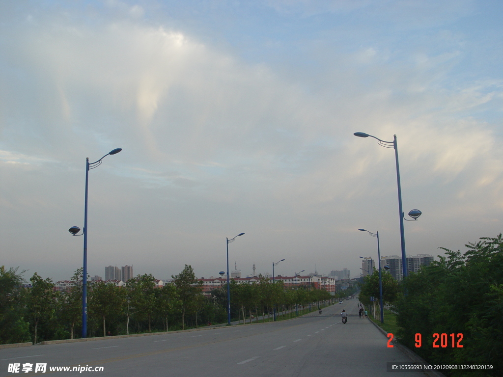 公路 路灯 天空