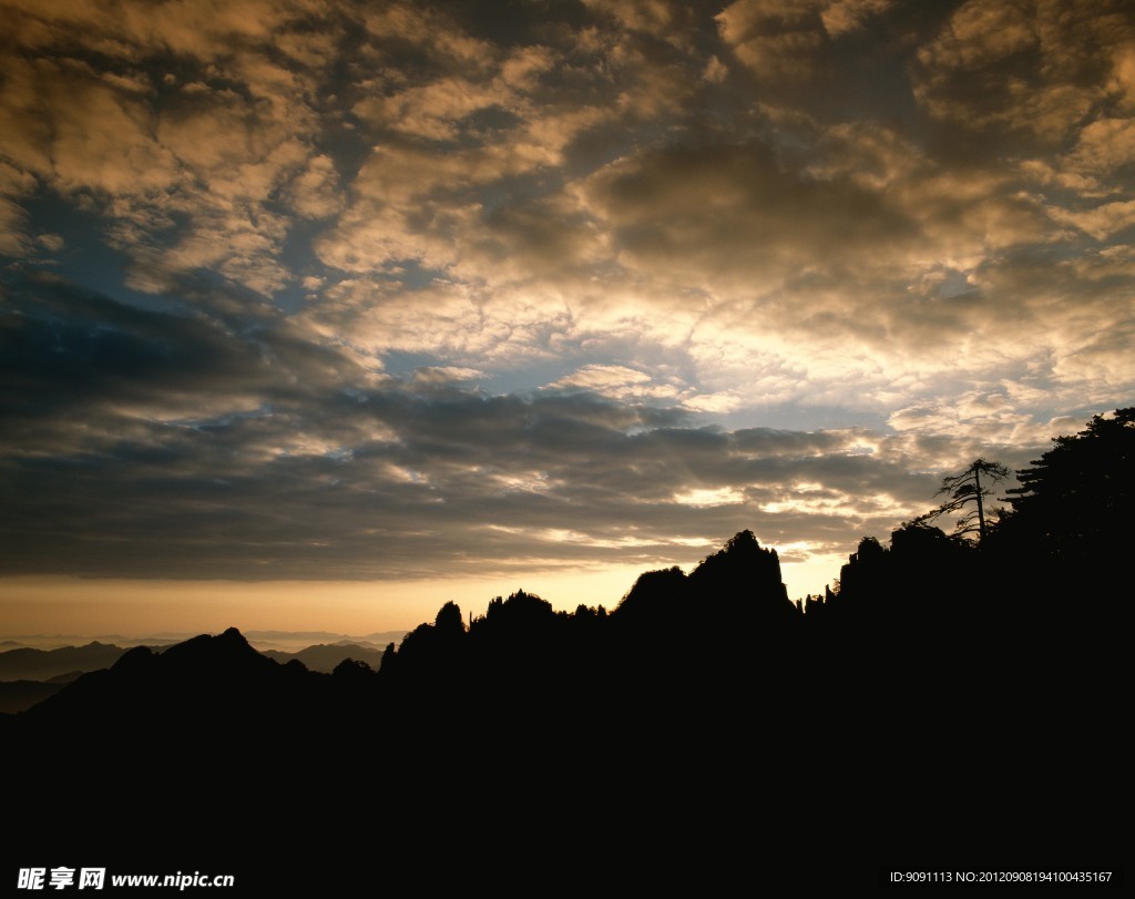 山区夕阳