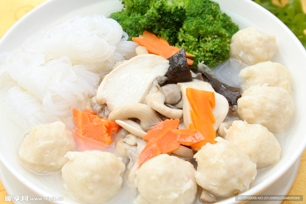 翅汤鱼丸浸鲜菌