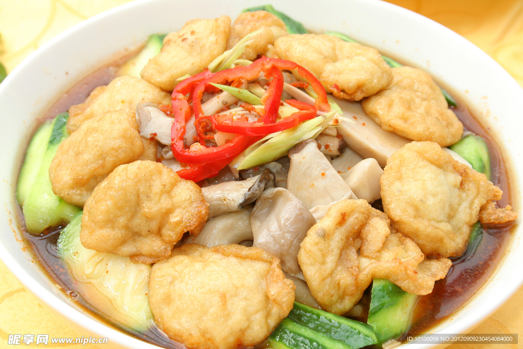 冬阴功鲜菌煮鱼腐