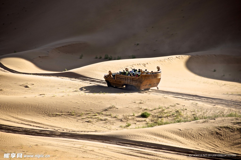 沙漠里的海盗船