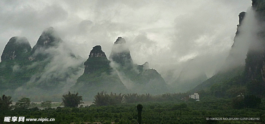 兴坪 多少青峰云雨中