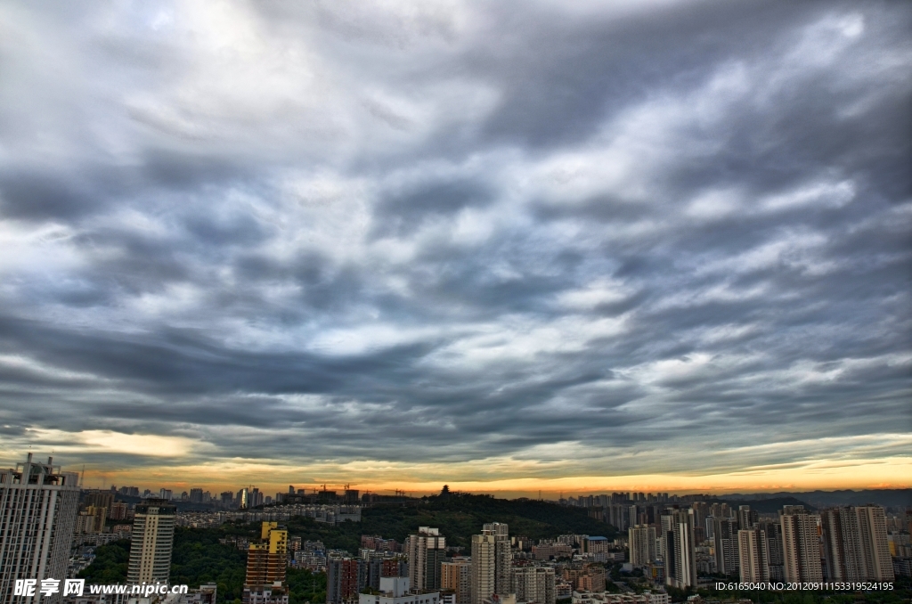 松树桥天空