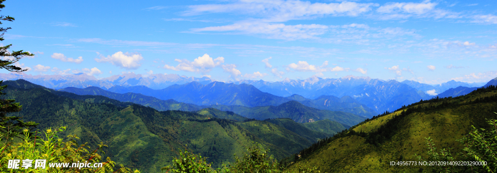 远眺山峰