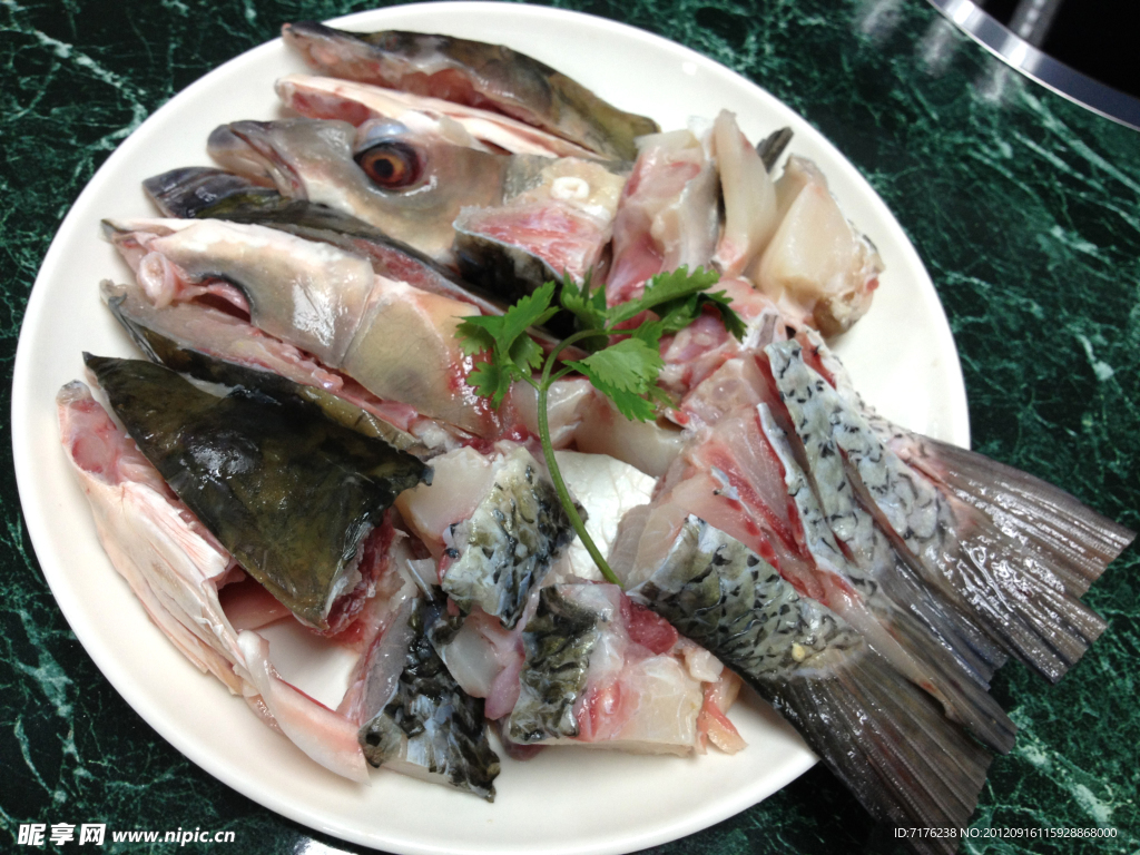 智利三文鱼头鱼尾大西洋鲑鱼非挪威冰鲜鱼头炖汤食材批发-阿里巴巴