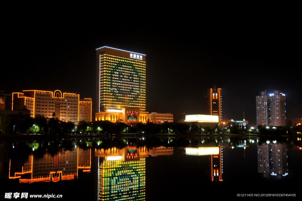 城市笑脸夜景