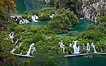 山泉瀑布
