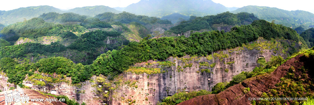 群山峻岭