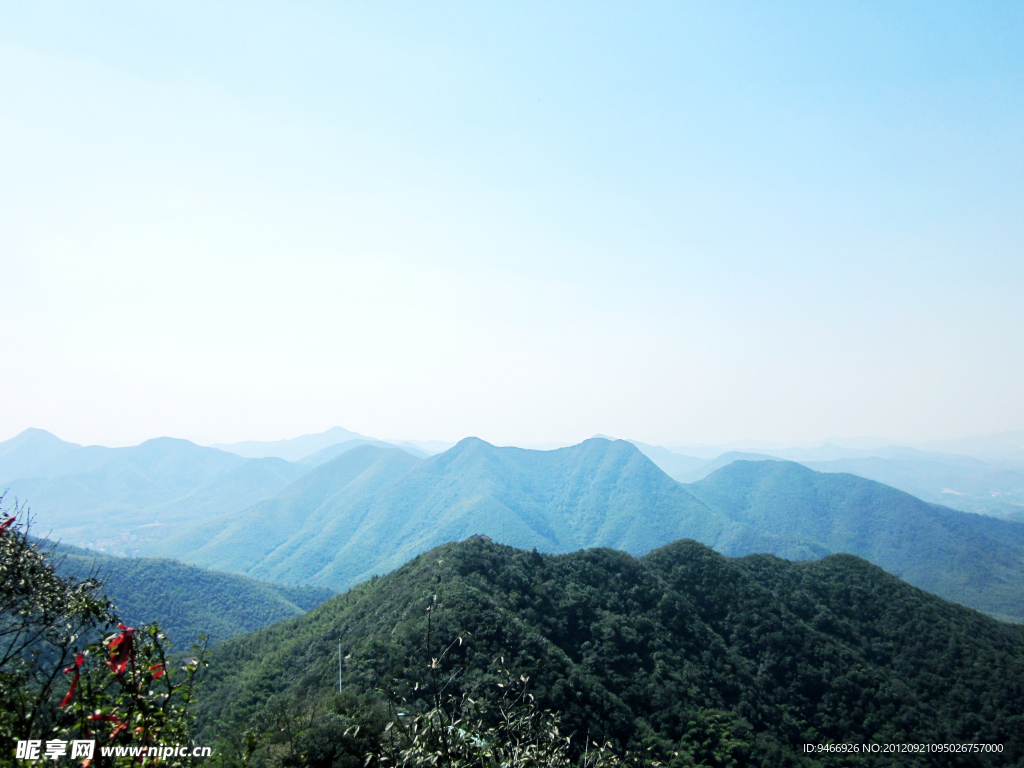 重峦叠嶂的山