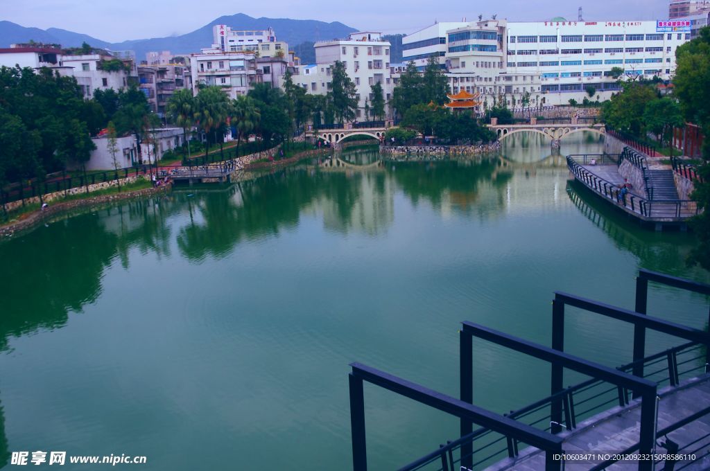 人工湖 深圳横岗社区