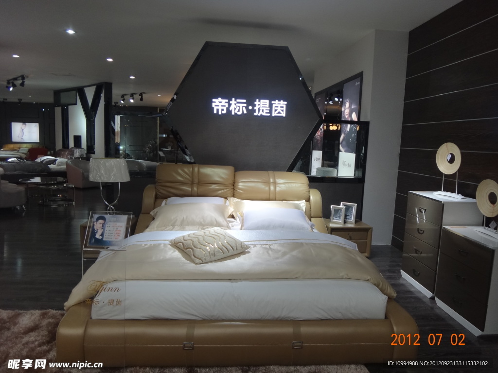 家装卧室图