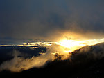 山间日出