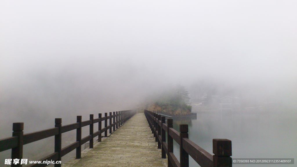 湖边栈道(非高清)