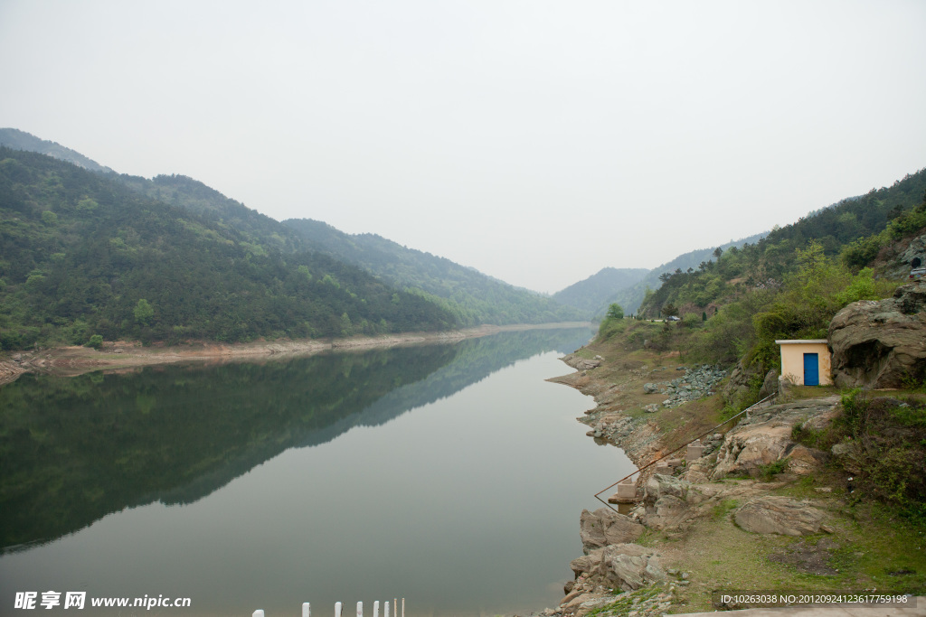 山水湖泊