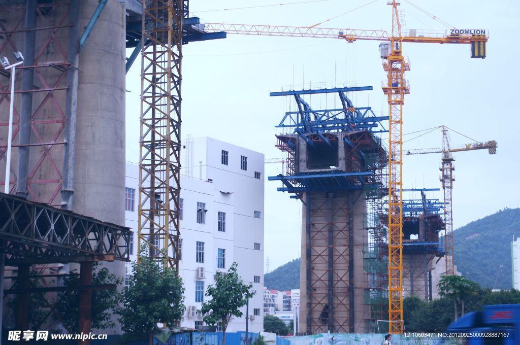 铁路建设 桥住建筑