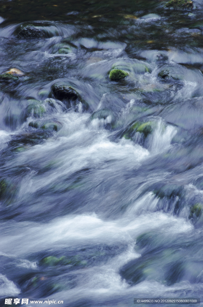 溪水 激流
