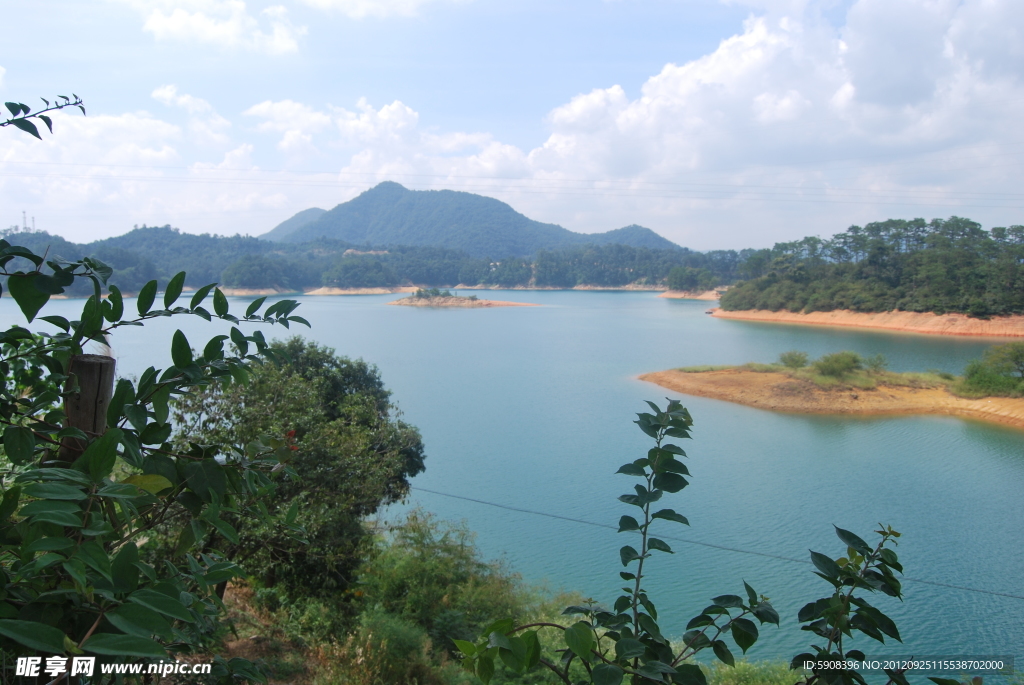 青山湖泊
