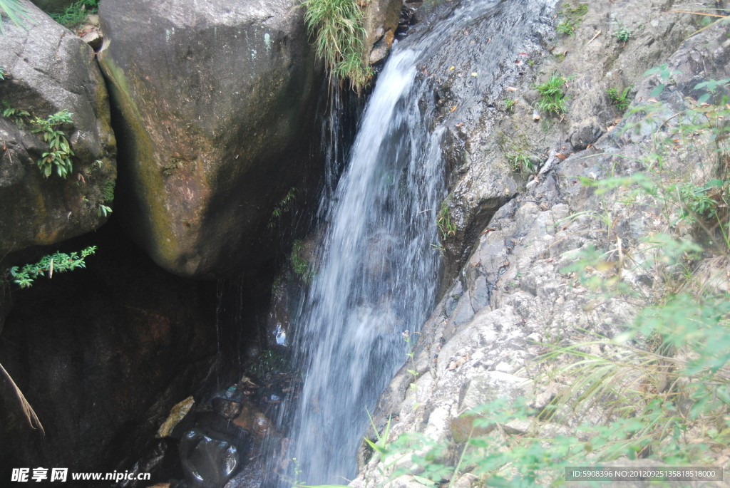 山上流水