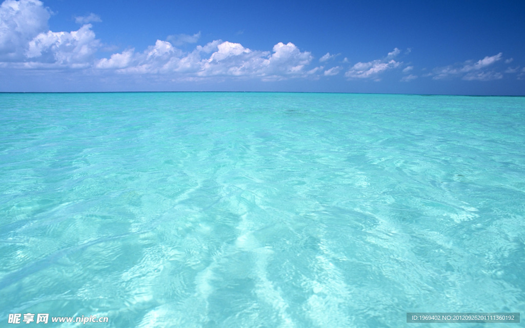 蔚蓝海水