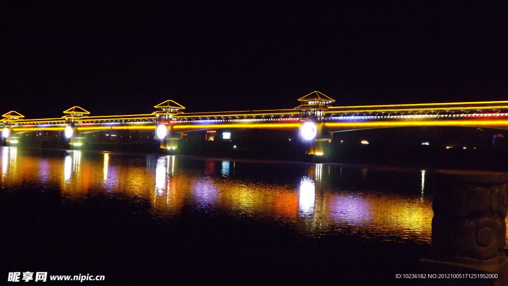 渭水廊桥夜景