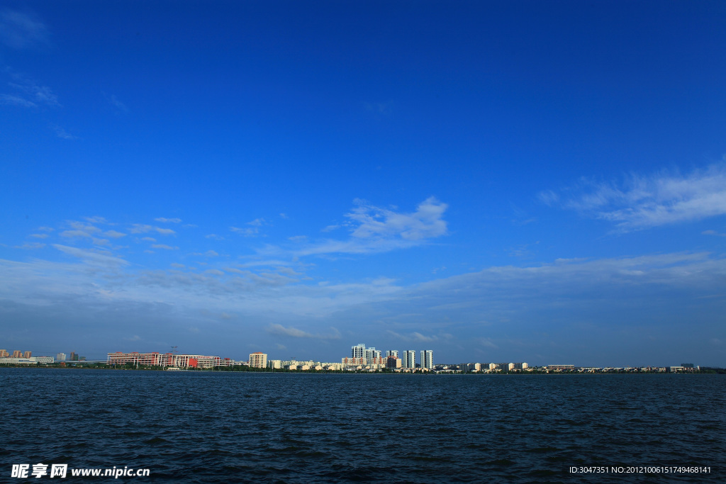 藏龙岛汤逊湖风光