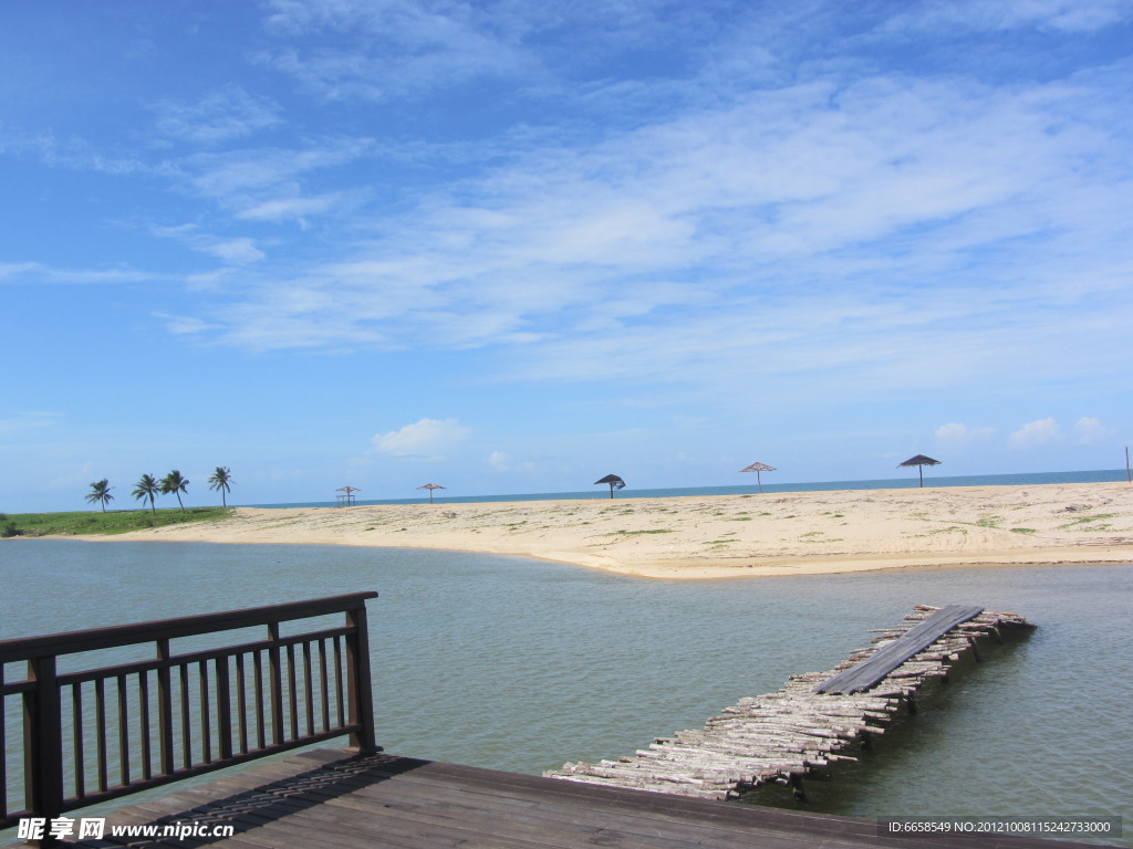 海滩长桥