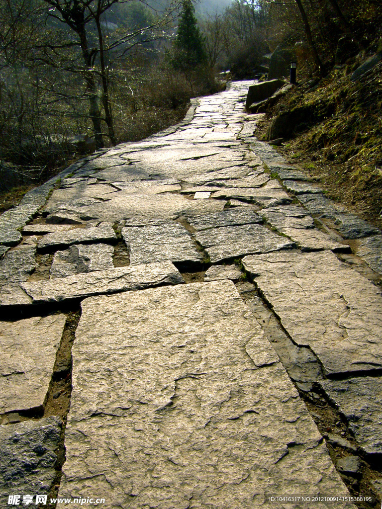 山间石板路