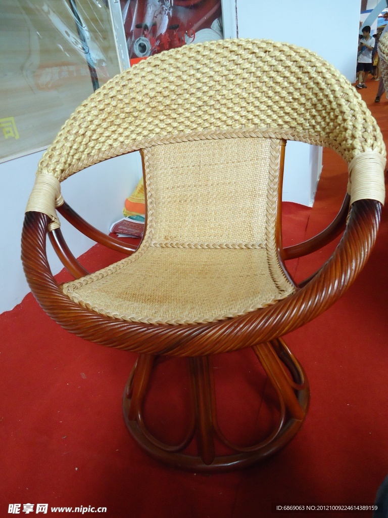 藤编木椅子