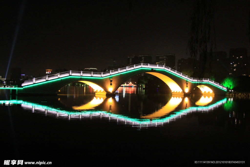 瓜渚湖夜景