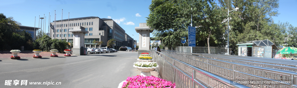 北京大学东门全景