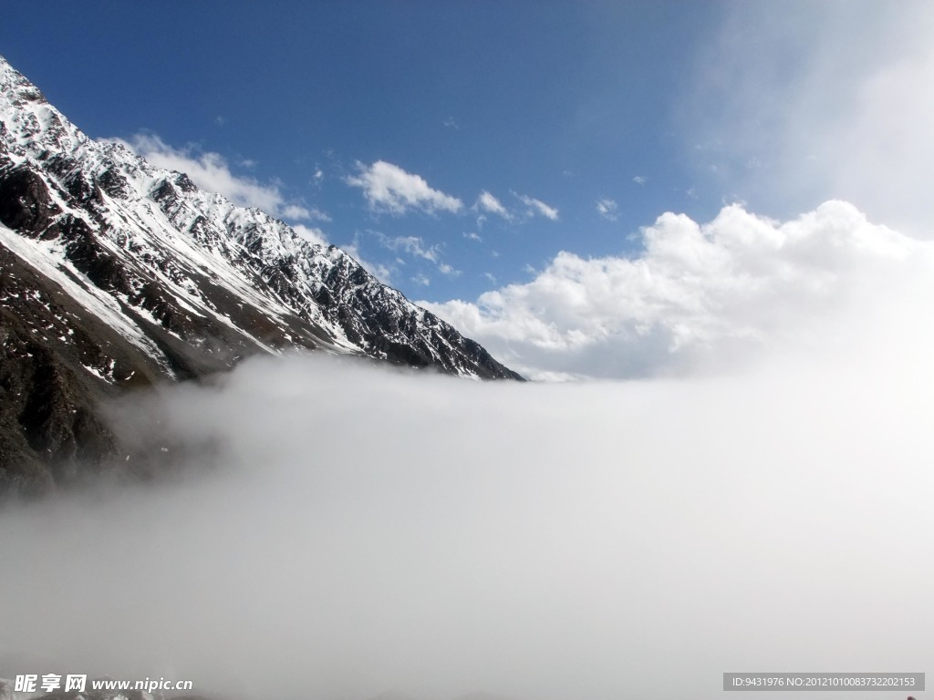 雪山 云层