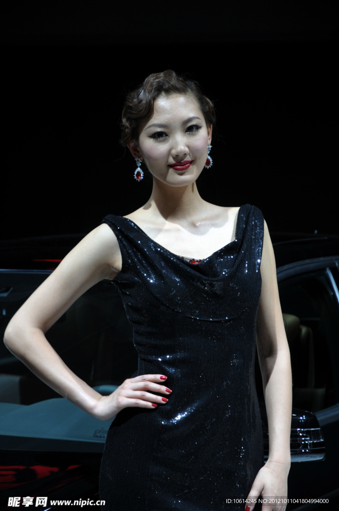 美女车模