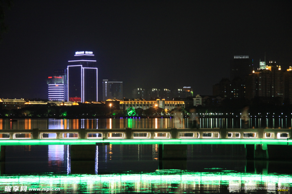 瓜渚湖夜景